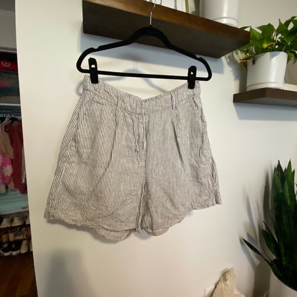 White and Grey pinstripe old navy high waisted short. Large. - Picture 1 of 1